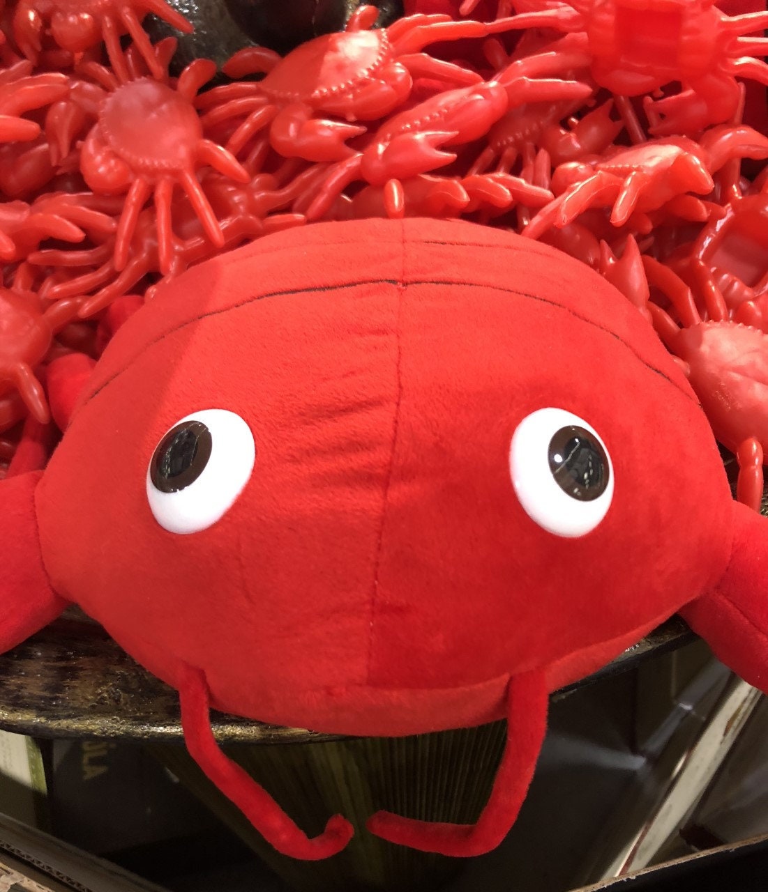 18" HUGE RED CRAWFISH Lobster Plush Red  Plus 12 plastic crabs Seafood Boil Party Decoration Stuffed animal toy